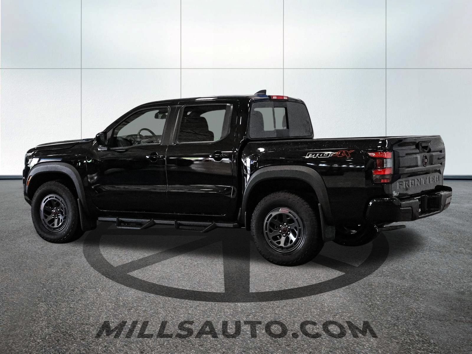 Used 2025 Nissan Frontier PRO-4X AWD/4WD image 4