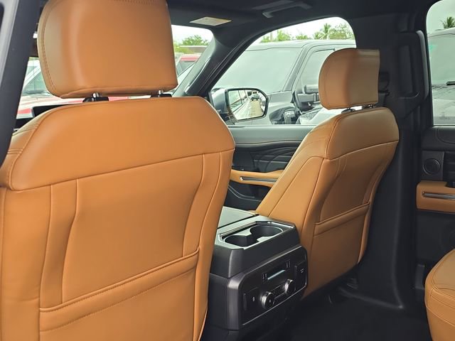Used 2024 Ford Expedition Platinum image 14