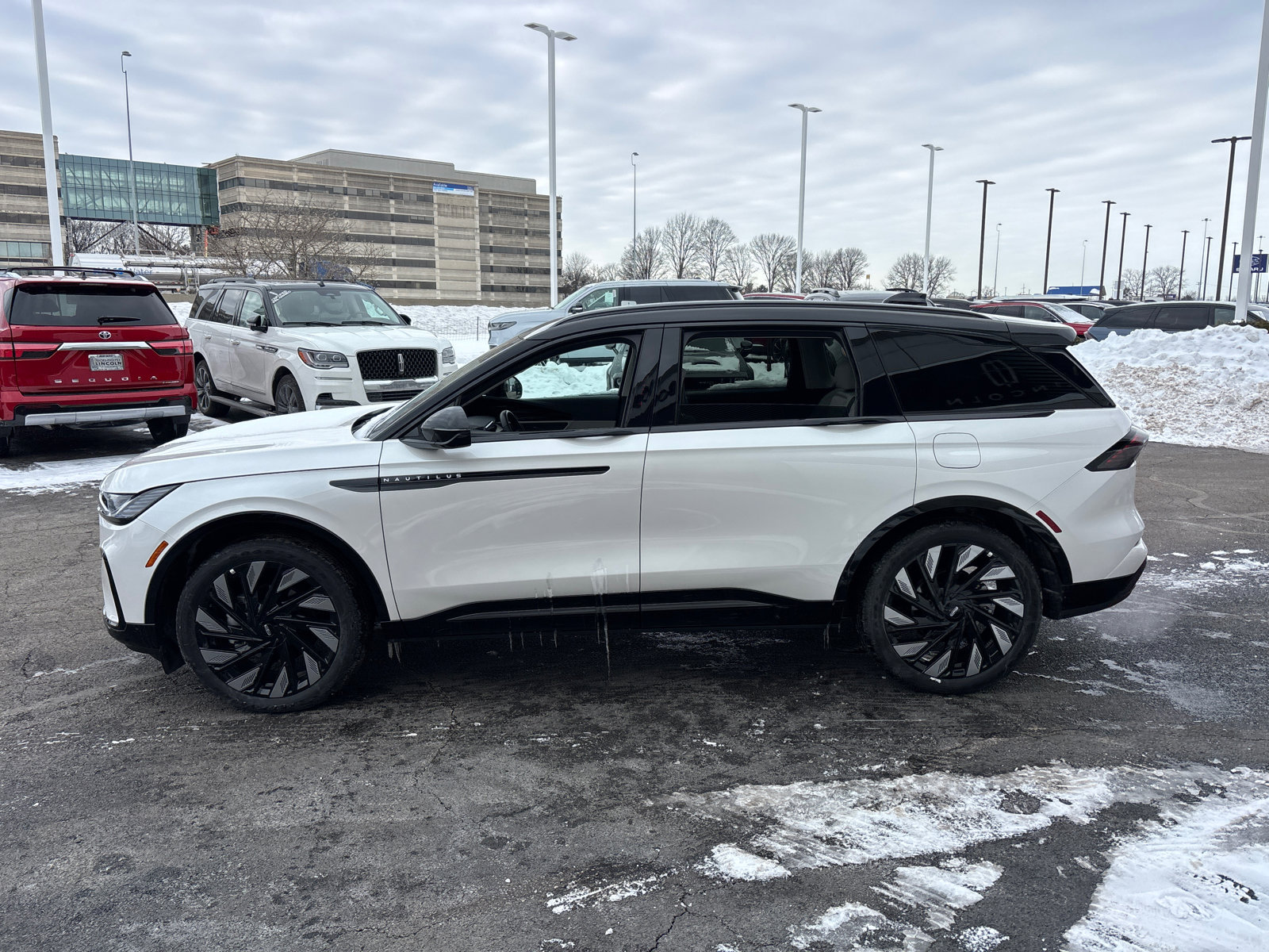 New 2026 Lincoln Nautilus Reserve w/ Jet Appearance Package AWD/4WD image 4