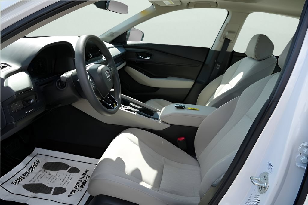 Used 2025 Honda Accord SE image 16