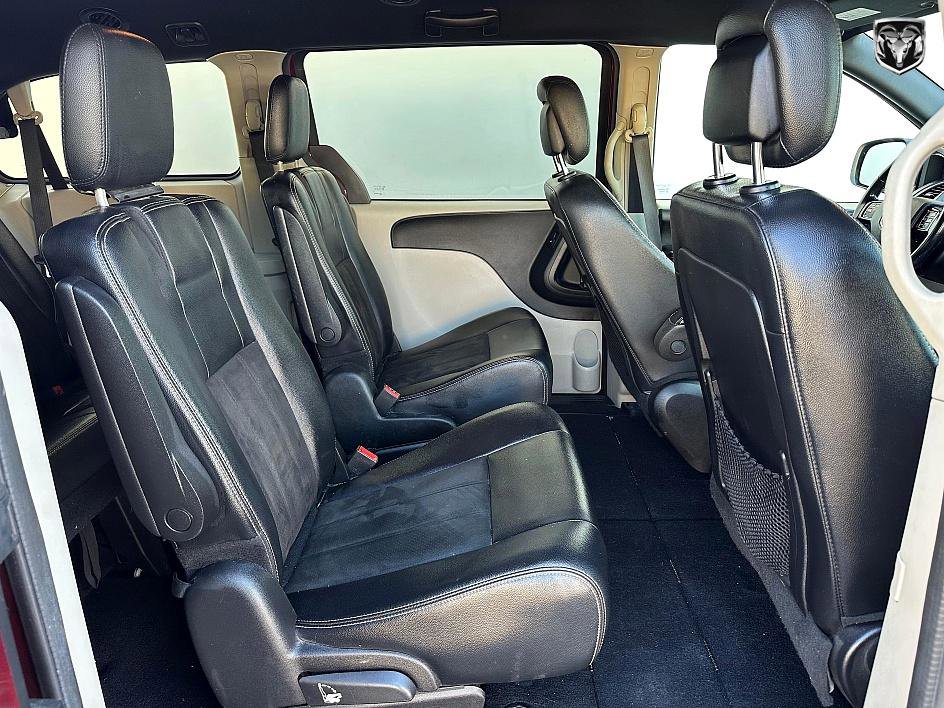 Used 2019 Dodge Grand Caravan SXT image 13