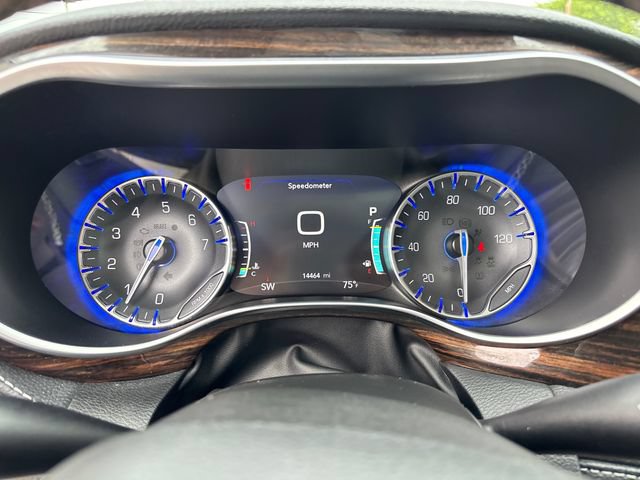 Used 2024 Chrysler Pacifica Limited w/ Trailer Tow Group FWD image 20