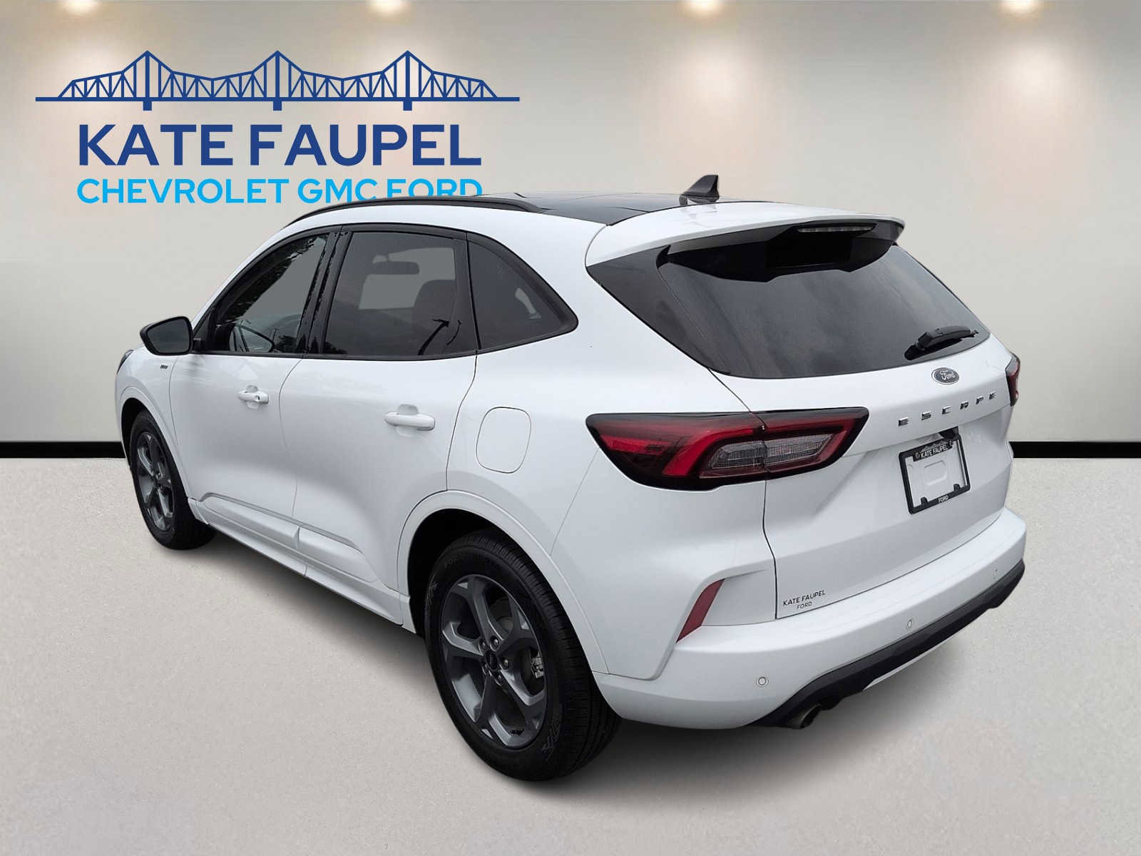 Used 2023 Ford Escape ST-Line w/ Tech Pack #1 FWD image 5
