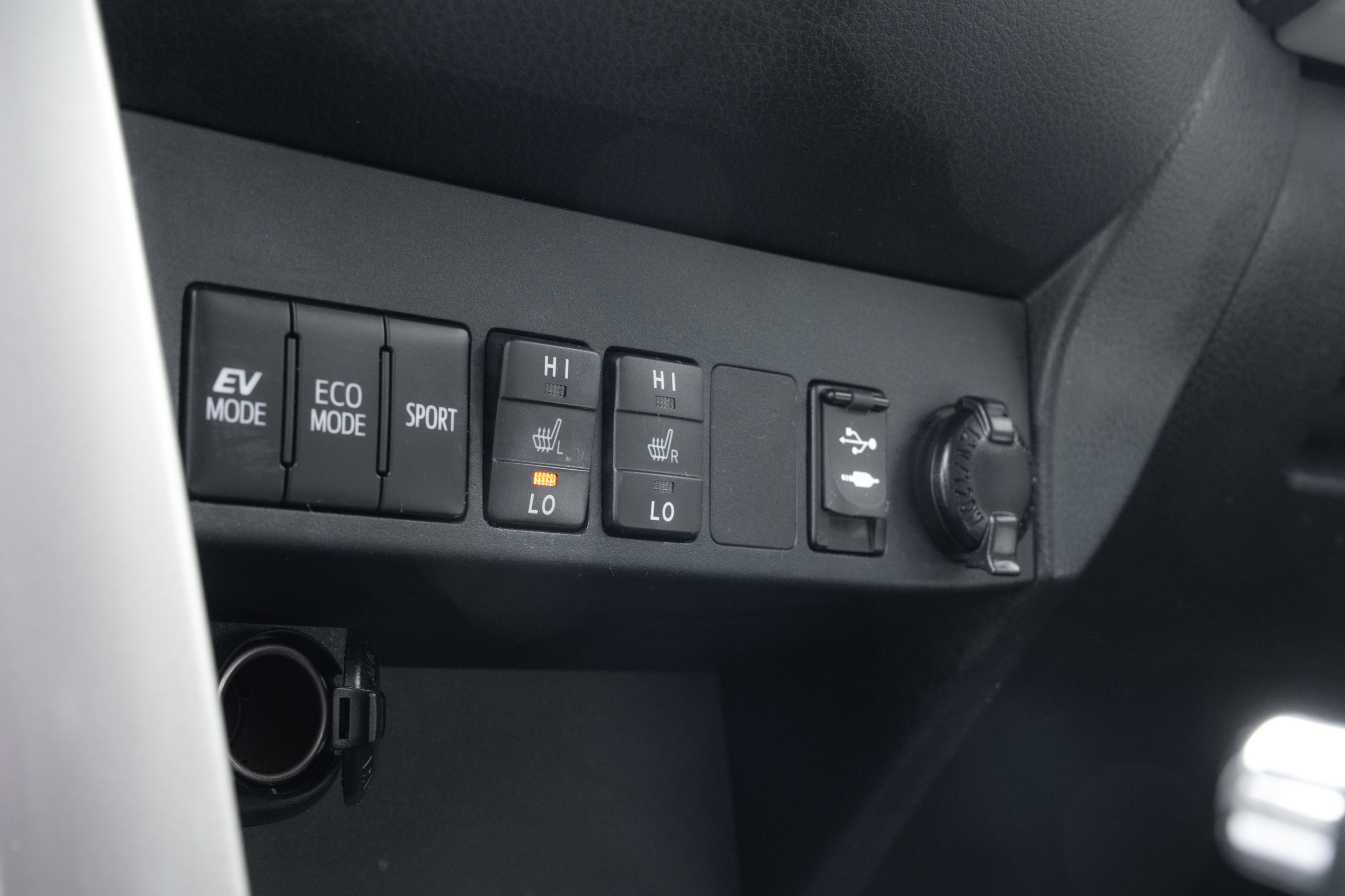 Used 2017 Toyota RAV4 Limited image 14