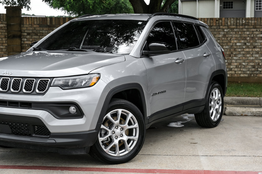 Used 2023 Jeep Compass Latitude AWD/4WD image 13