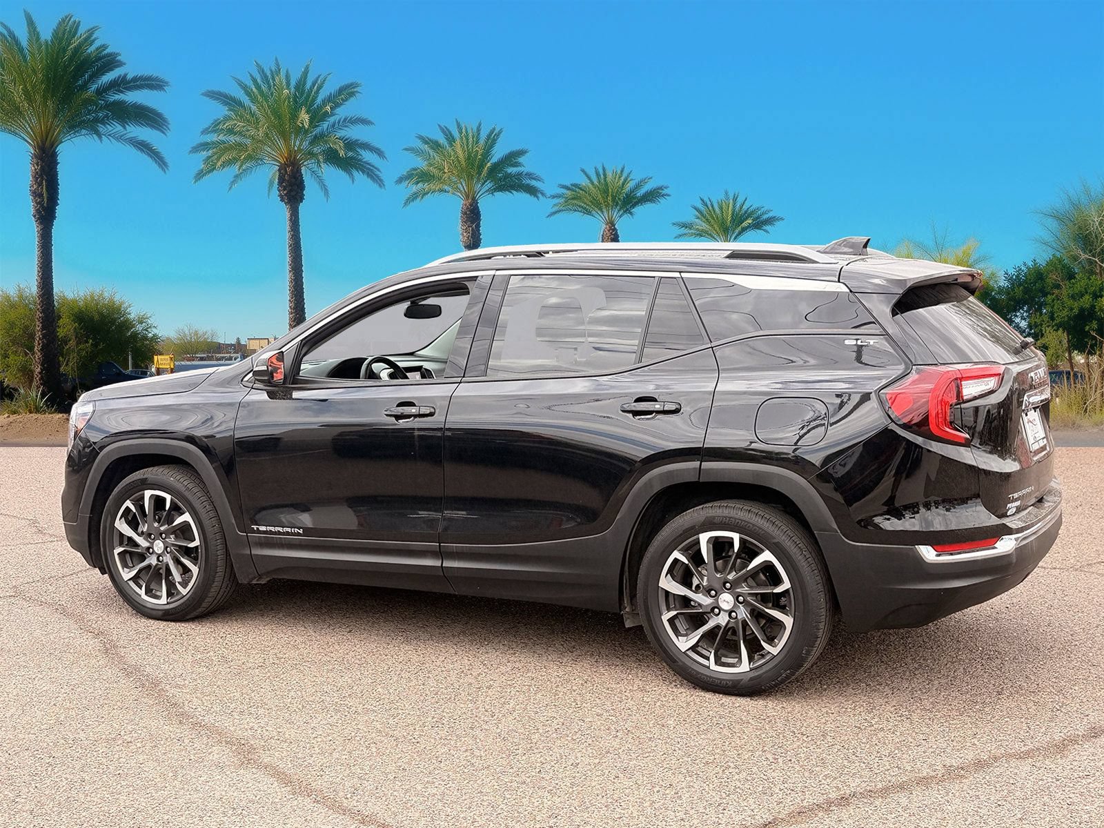 Used 2023 GMC Terrain SLT FWD image 3