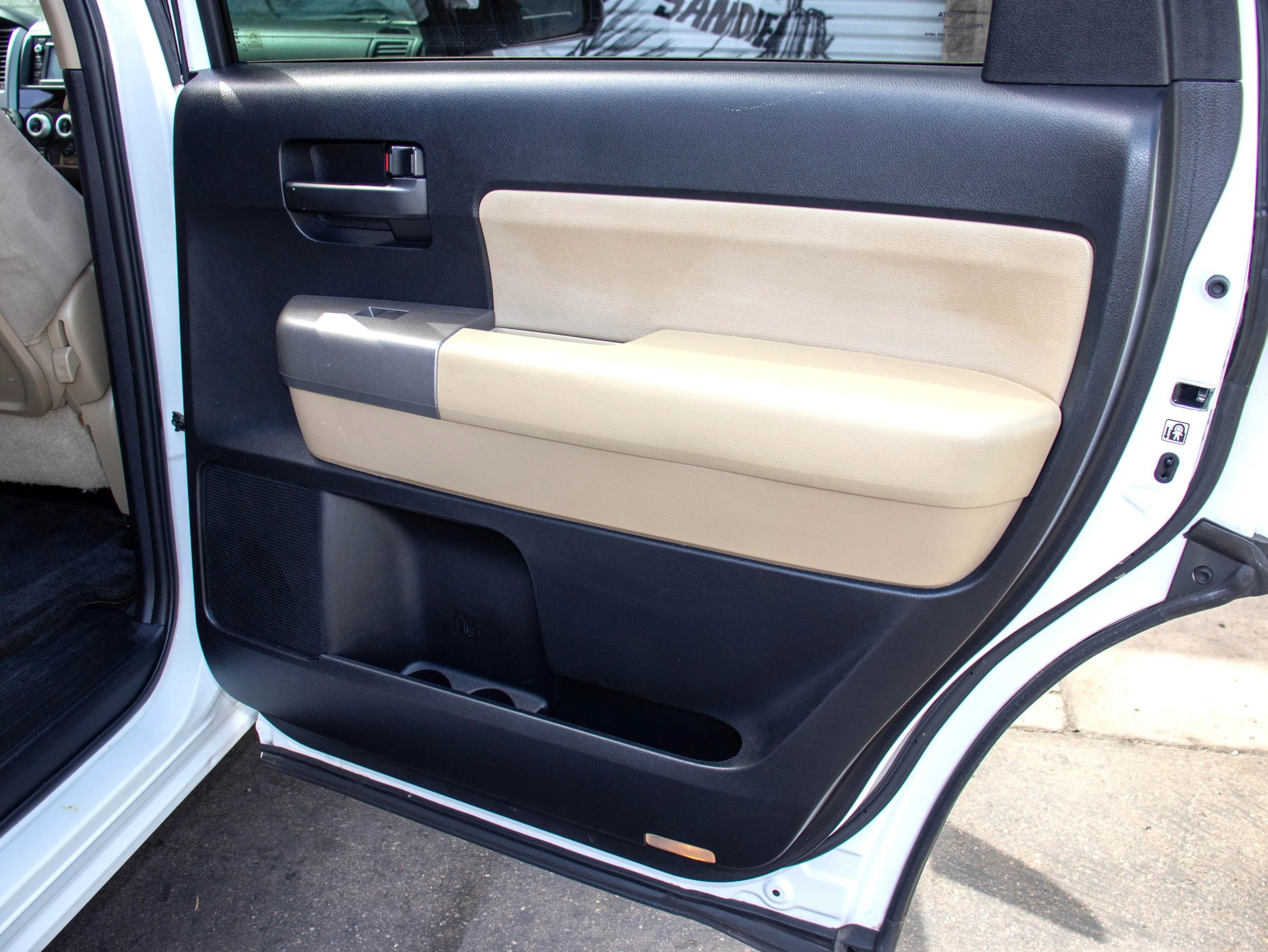 Used 2014 Toyota Sequoia SR5 RWD image 24