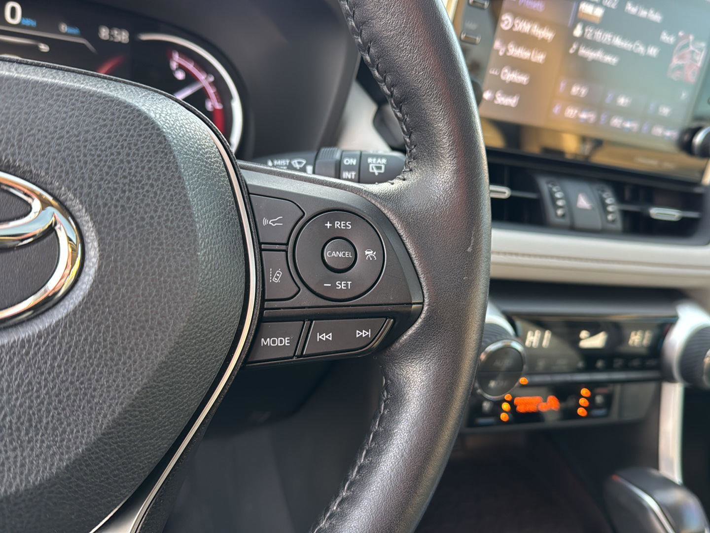 Used 2022 Toyota RAV4 Limited image 19