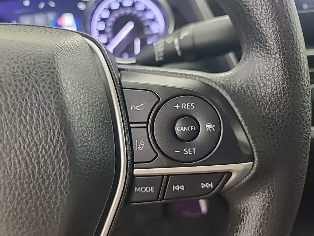 Used 2021 Toyota Camry LE image 28