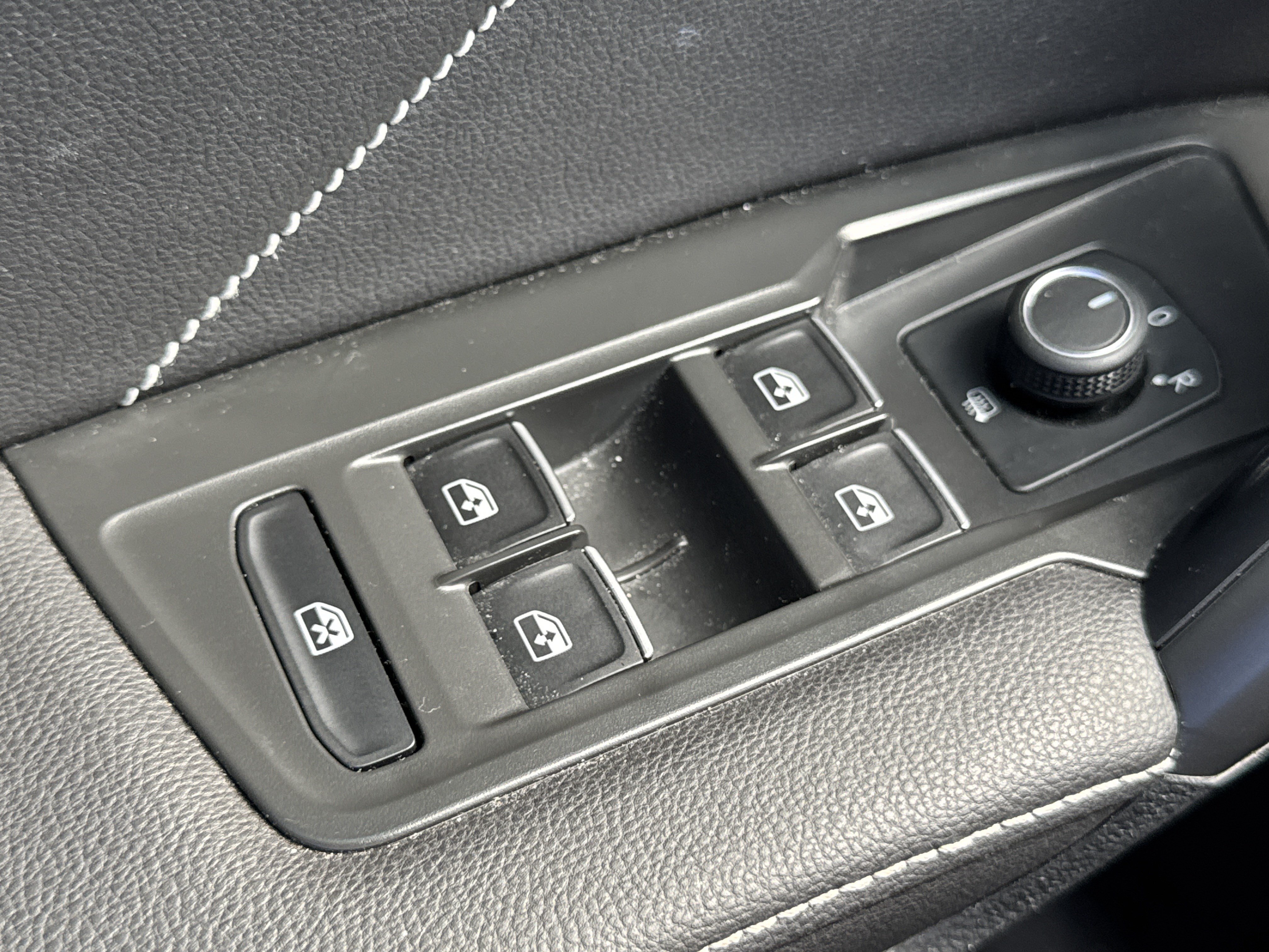 Used 2024 Volkswagen Tiguan SE FWD image 22