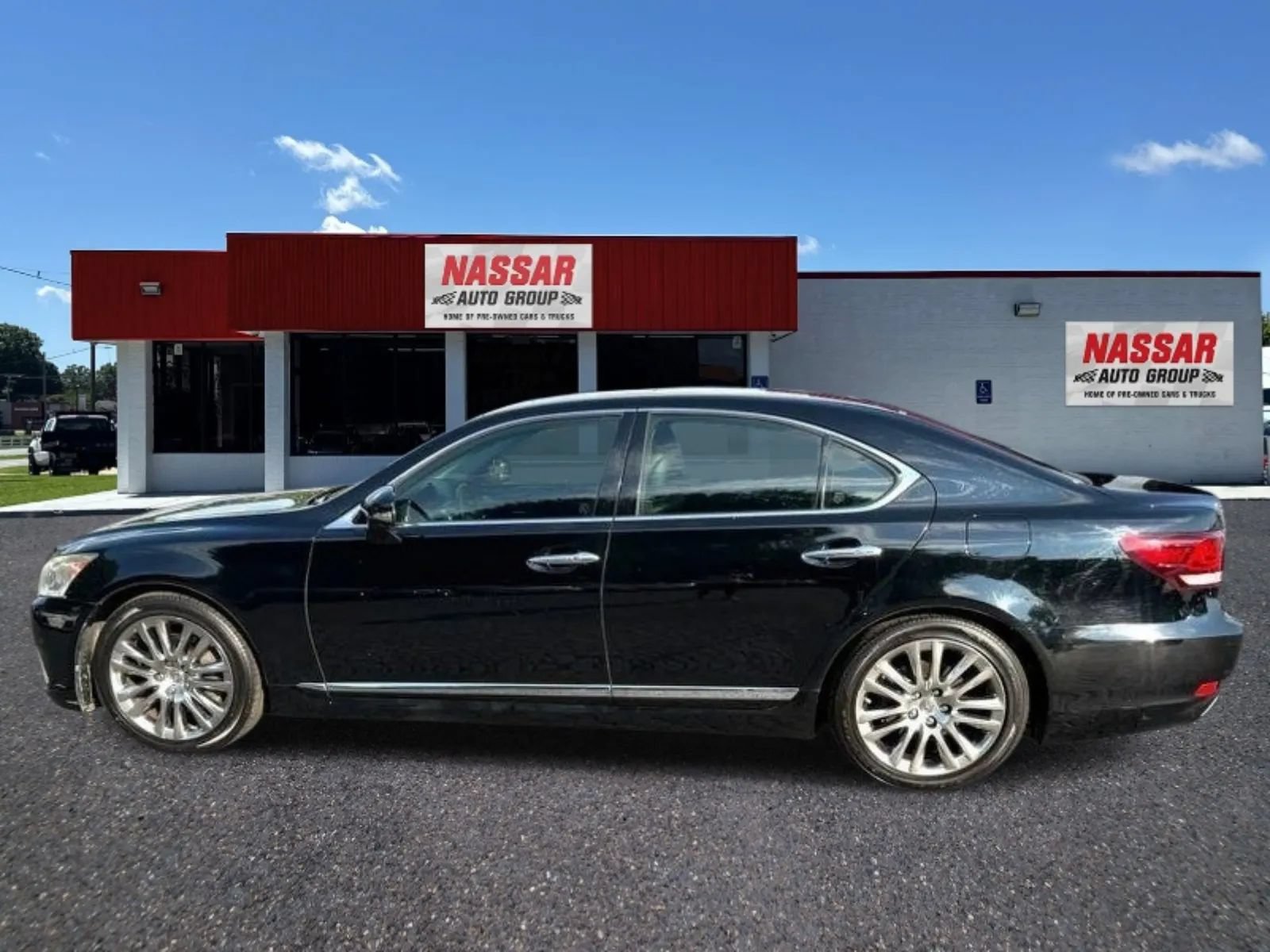 Used 2013 Lexus LS 460 w/ Comfort Pkg RWD image 2
