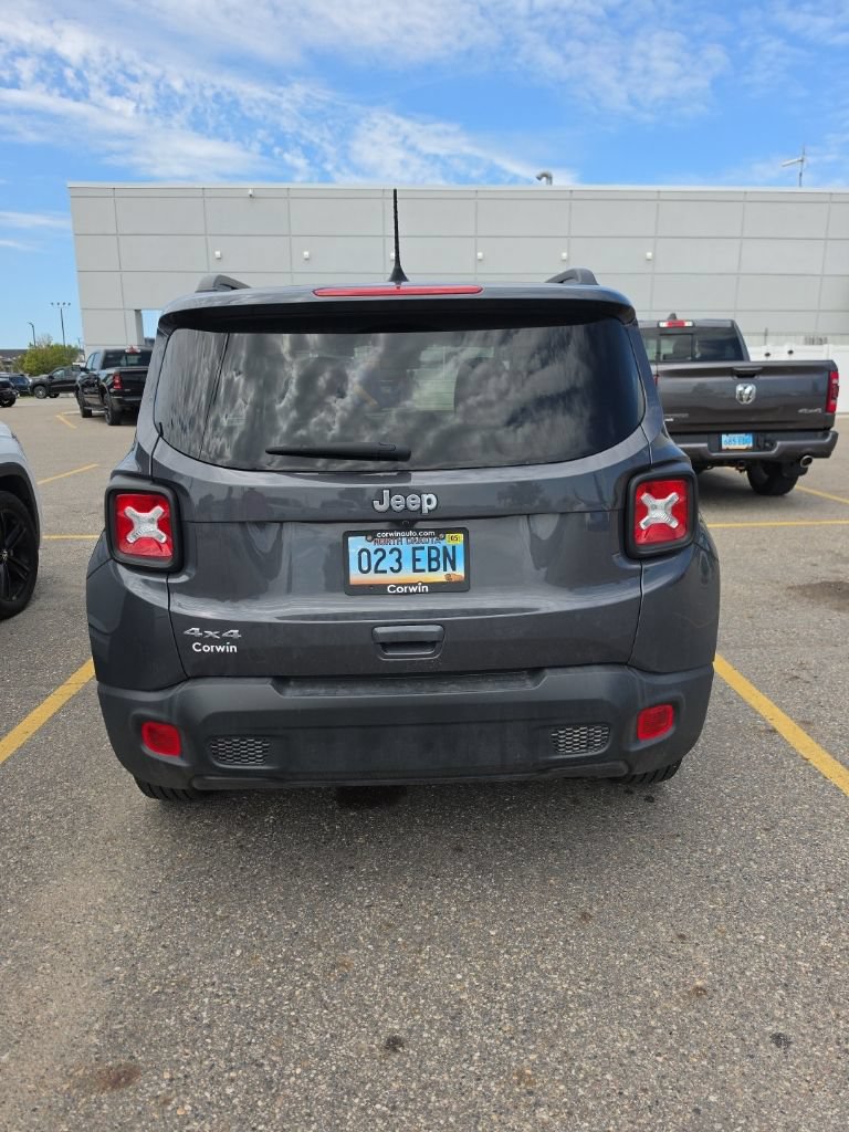 Used 2023 Jeep Renegade Latitude w/ Premium Group AWD/4WD image 5
