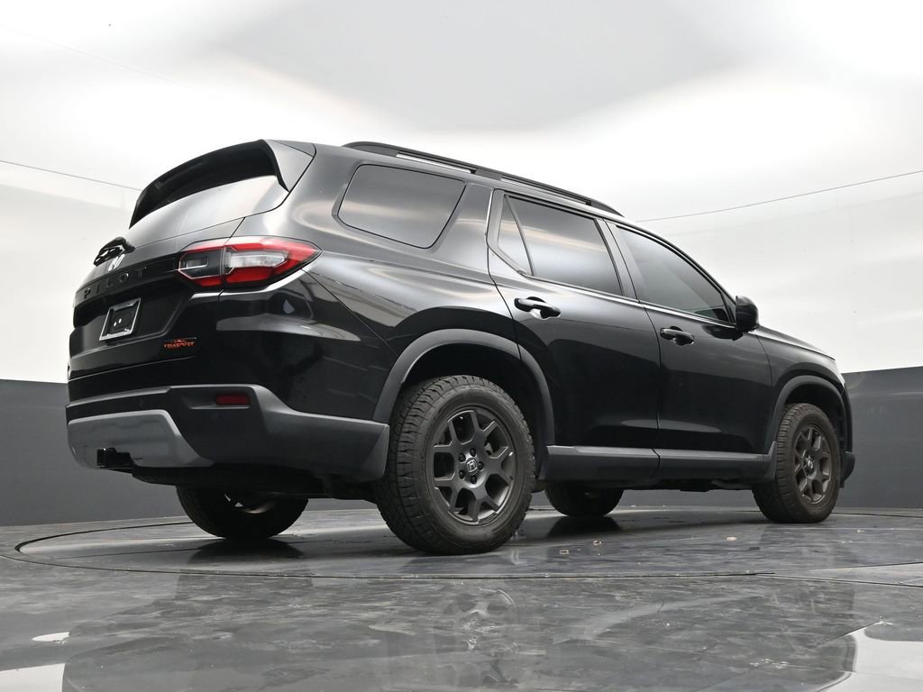 Used 2025 Honda Pilot TrailSport image 24