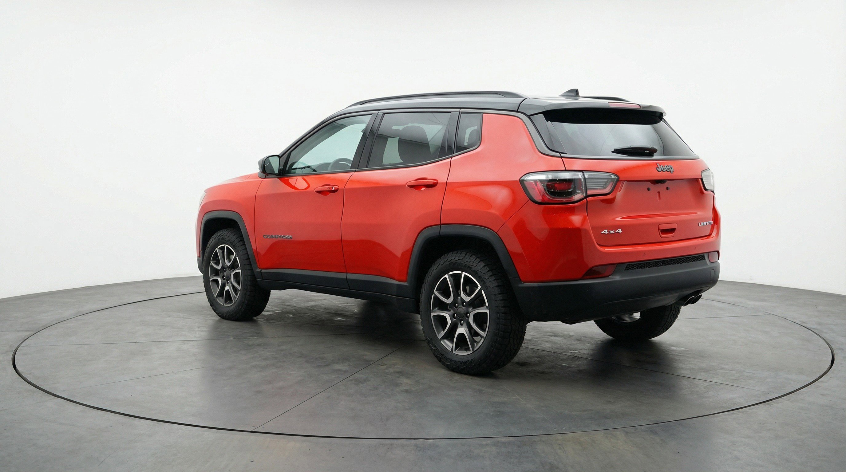 Used 2025 Jeep Compass Trailhawk image 6