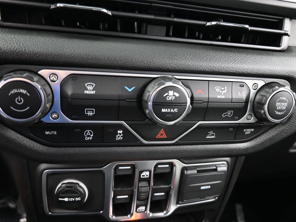 Used 2025 Jeep Gladiator Sport image 17