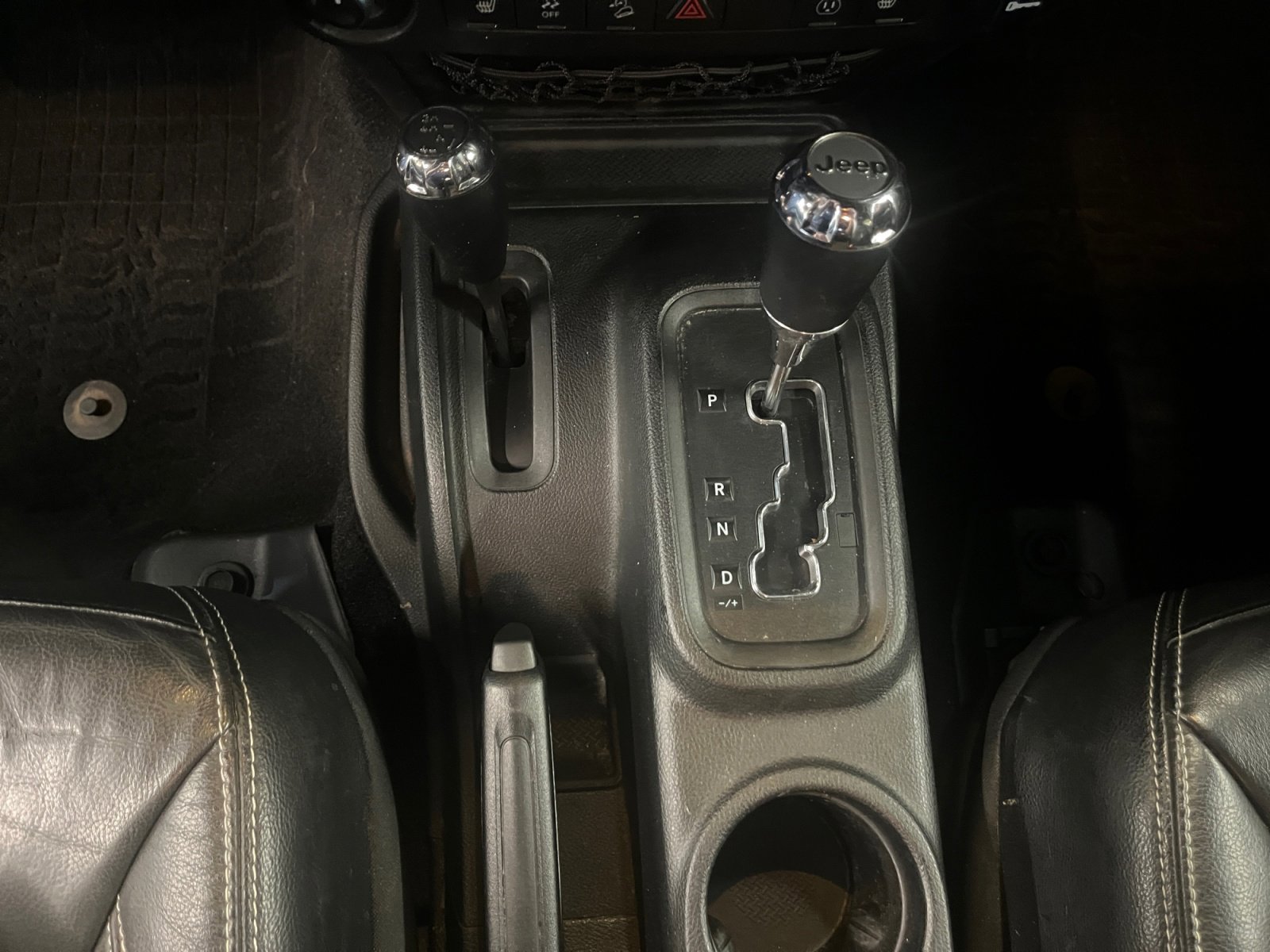 Used 2018 Jeep Wrangler Unlimited Sahara w/ Connectivity Group image 21