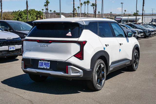 New 2027 Kia Seltos S FWD image 14