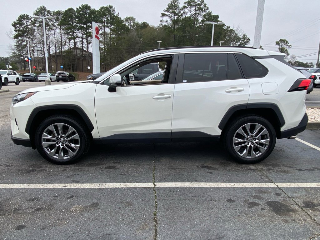 Used 2022 Toyota RAV4 XLE Premium image 3