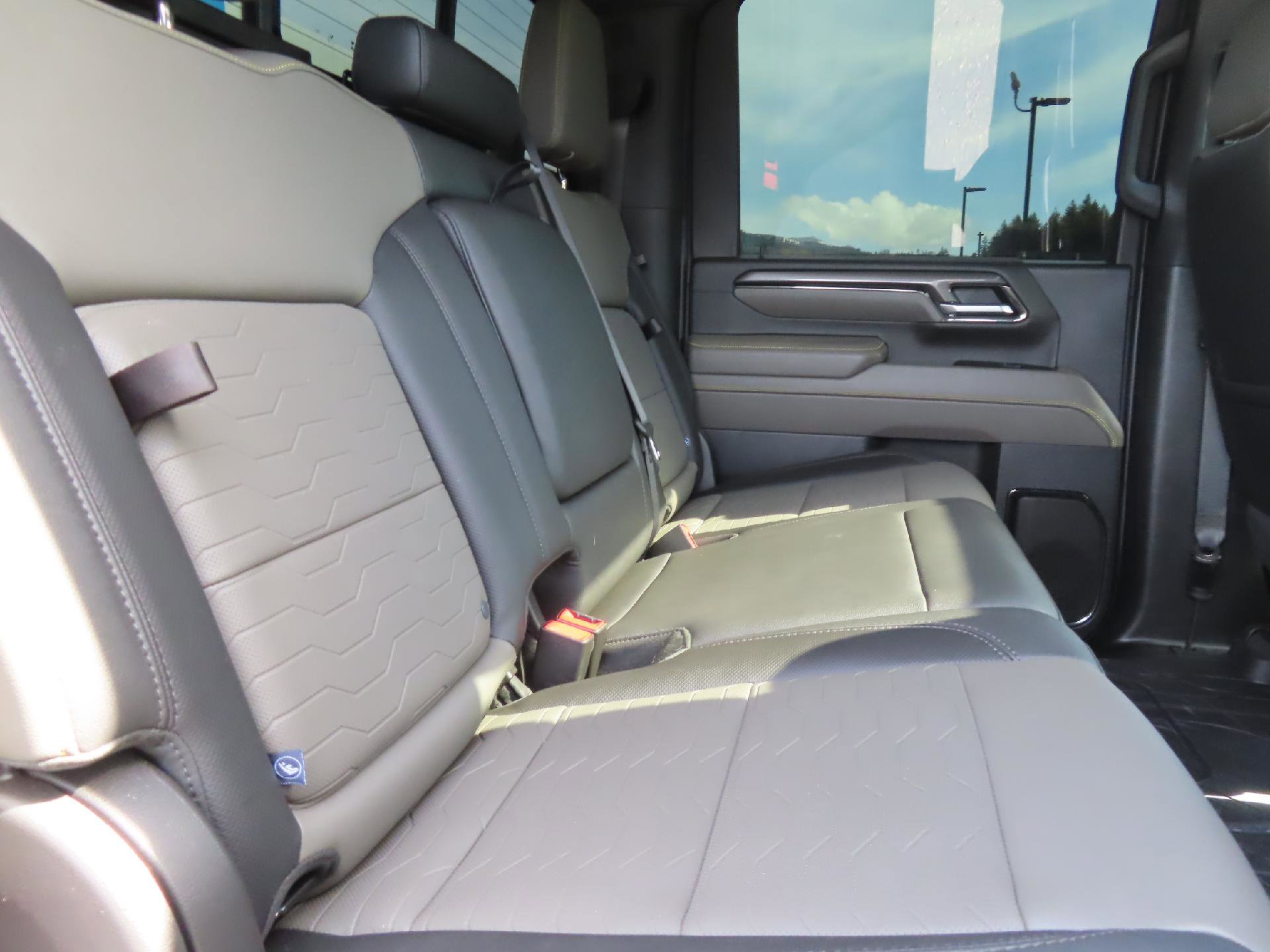 Used 2024 Chevrolet Silverado 2500 ZR2 w/ Technology Package AWD/4WD image 44