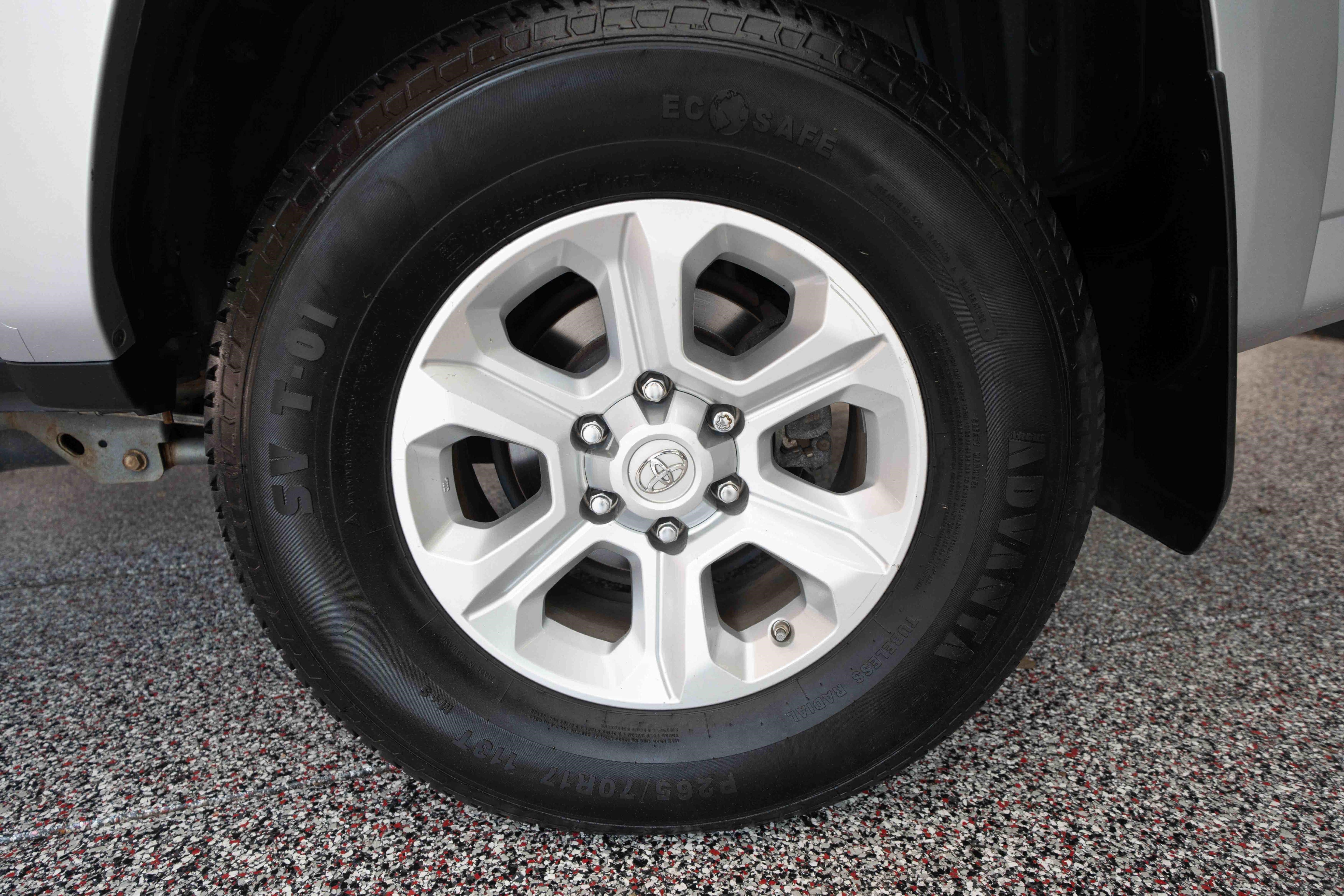 Used 2018 Toyota 4Runner SR5 AWD/4WD image 29