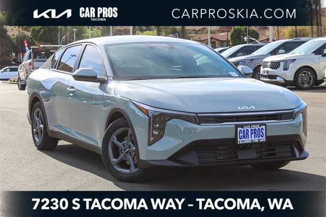 New 2025 Kia K4 LXS