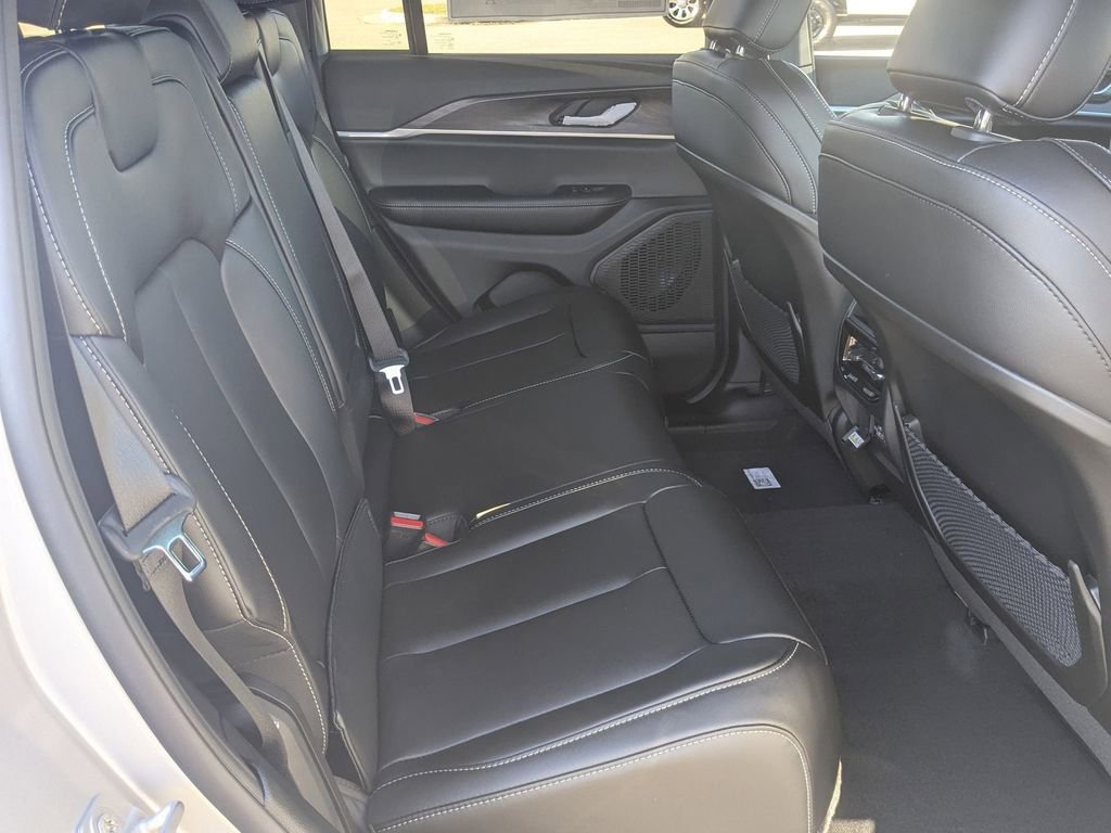 New 2025 Jeep Grand Cherokee Limited w/ Black Appearance Package image 34