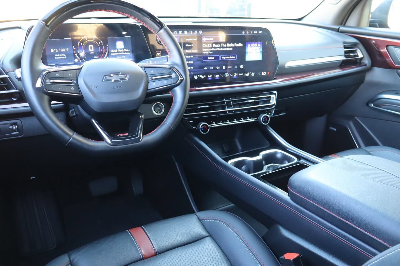 Used 2024 Chevrolet Traverse RS FWD image 5