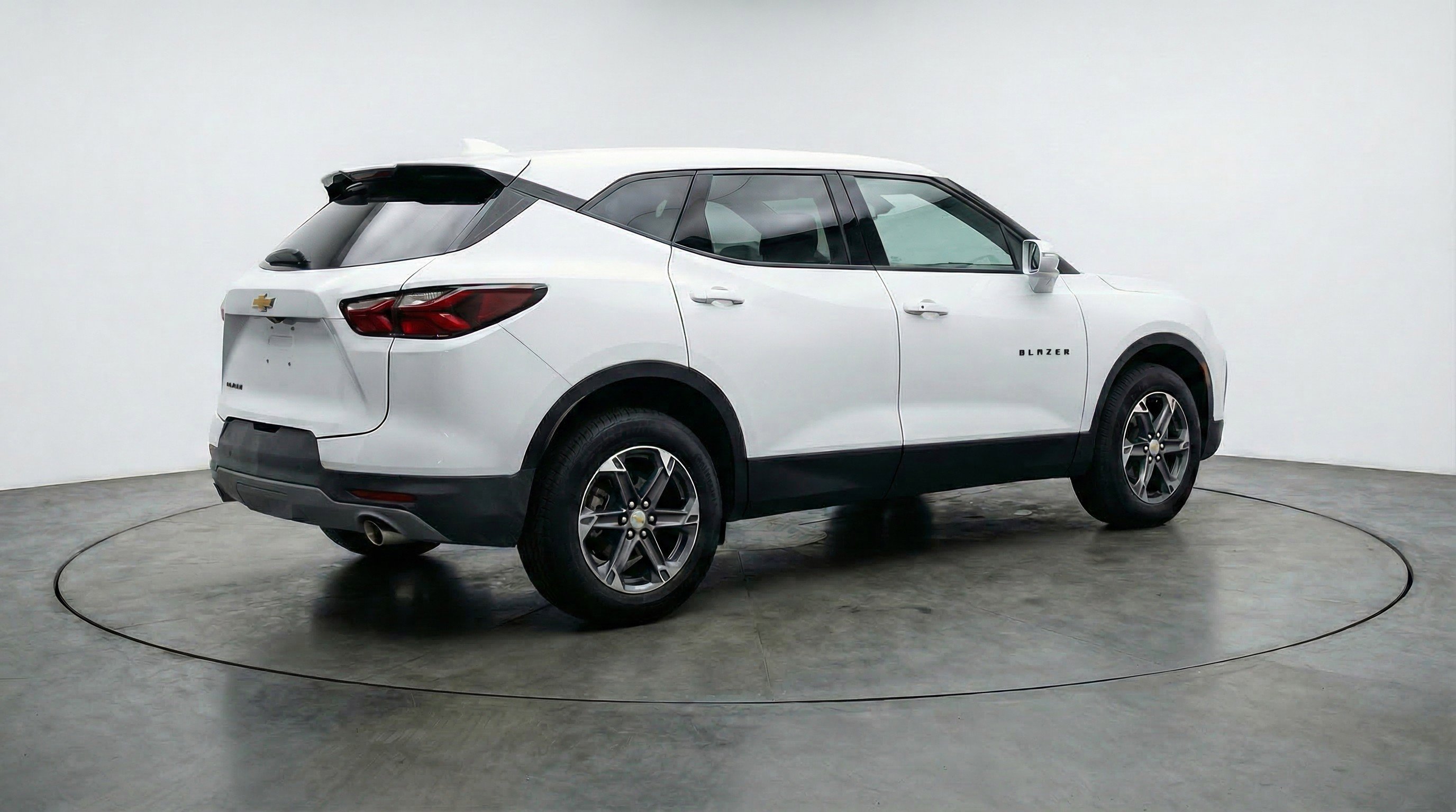 Used 2025 Chevrolet Blazer LT FWD image 9