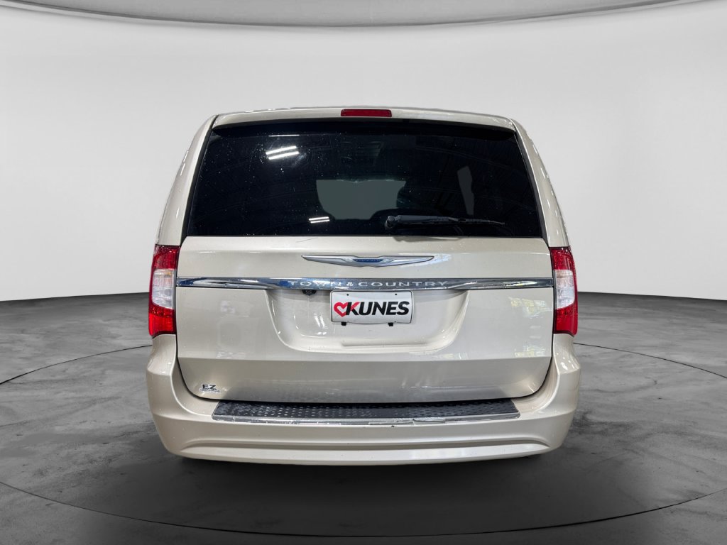 Used 2015 Chrysler Town & Country Touring w/ Driver Convenience Group FWD image 8