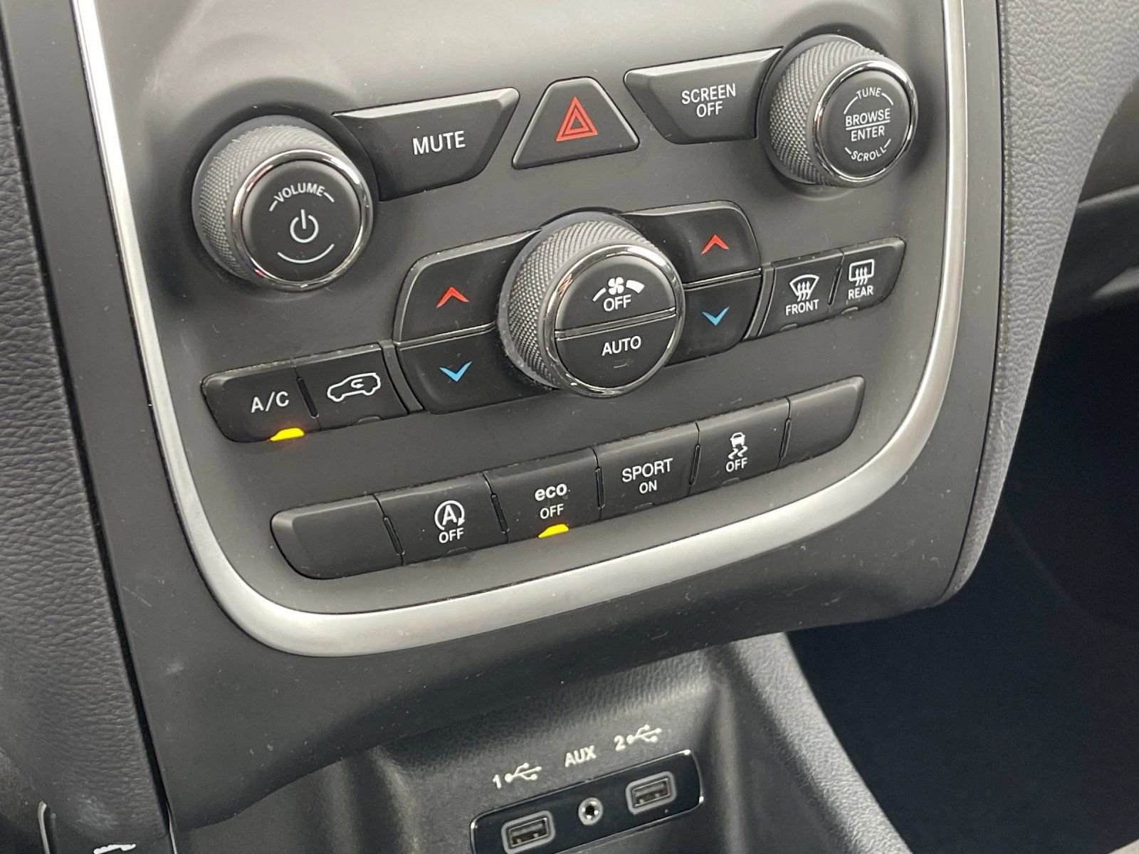 Used 2020 Dodge Durango SXT w/ 3rd Row Seating Group image 23