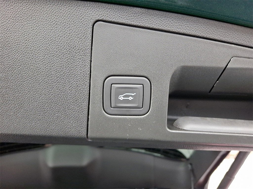 Used 2025 Cadillac XT4 Premium Luxury w/ Cold Weather Package image 32