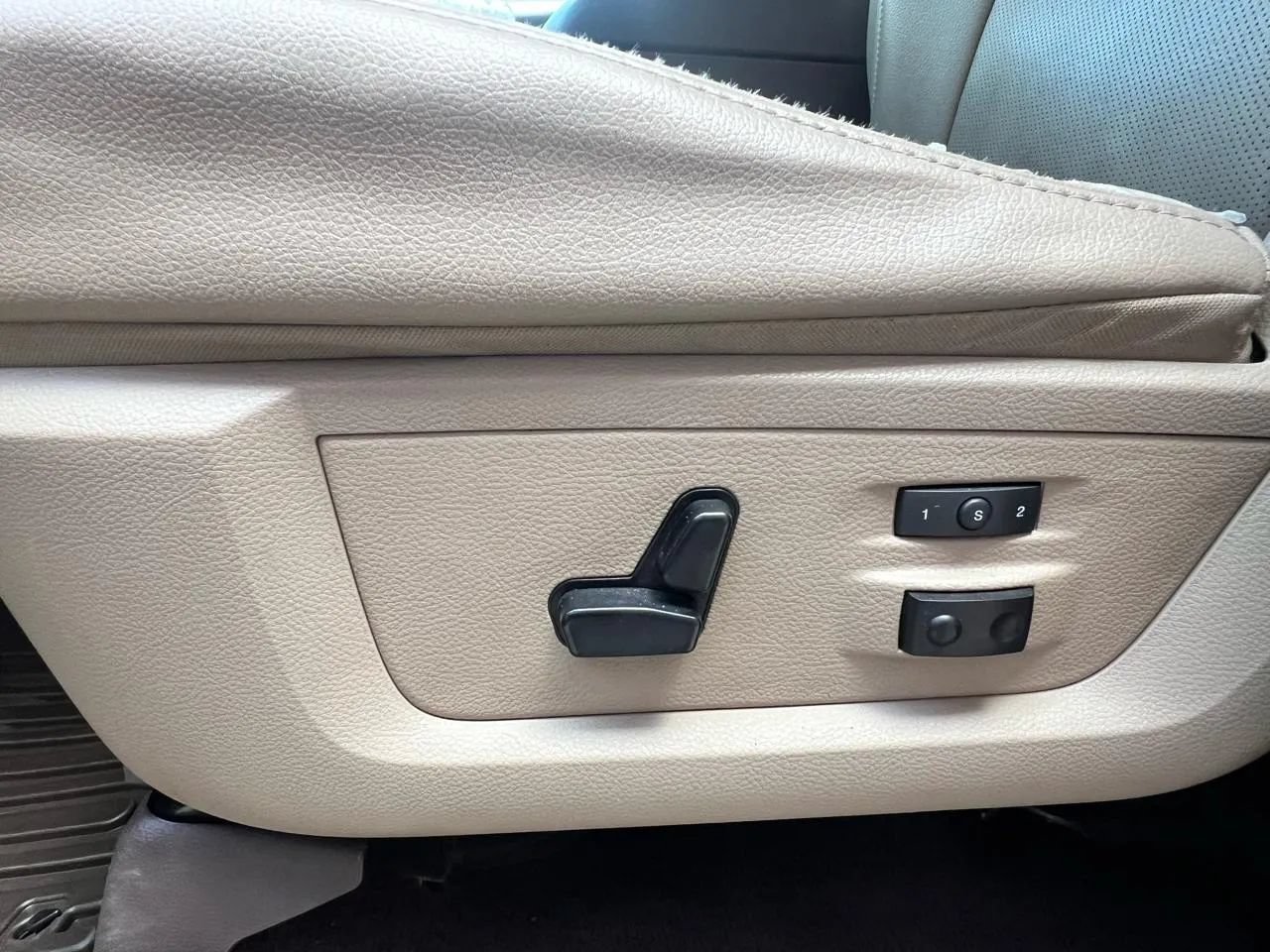 Used 2011 RAM 1500 Laramie w/ Protection Group AWD/4WD image 24