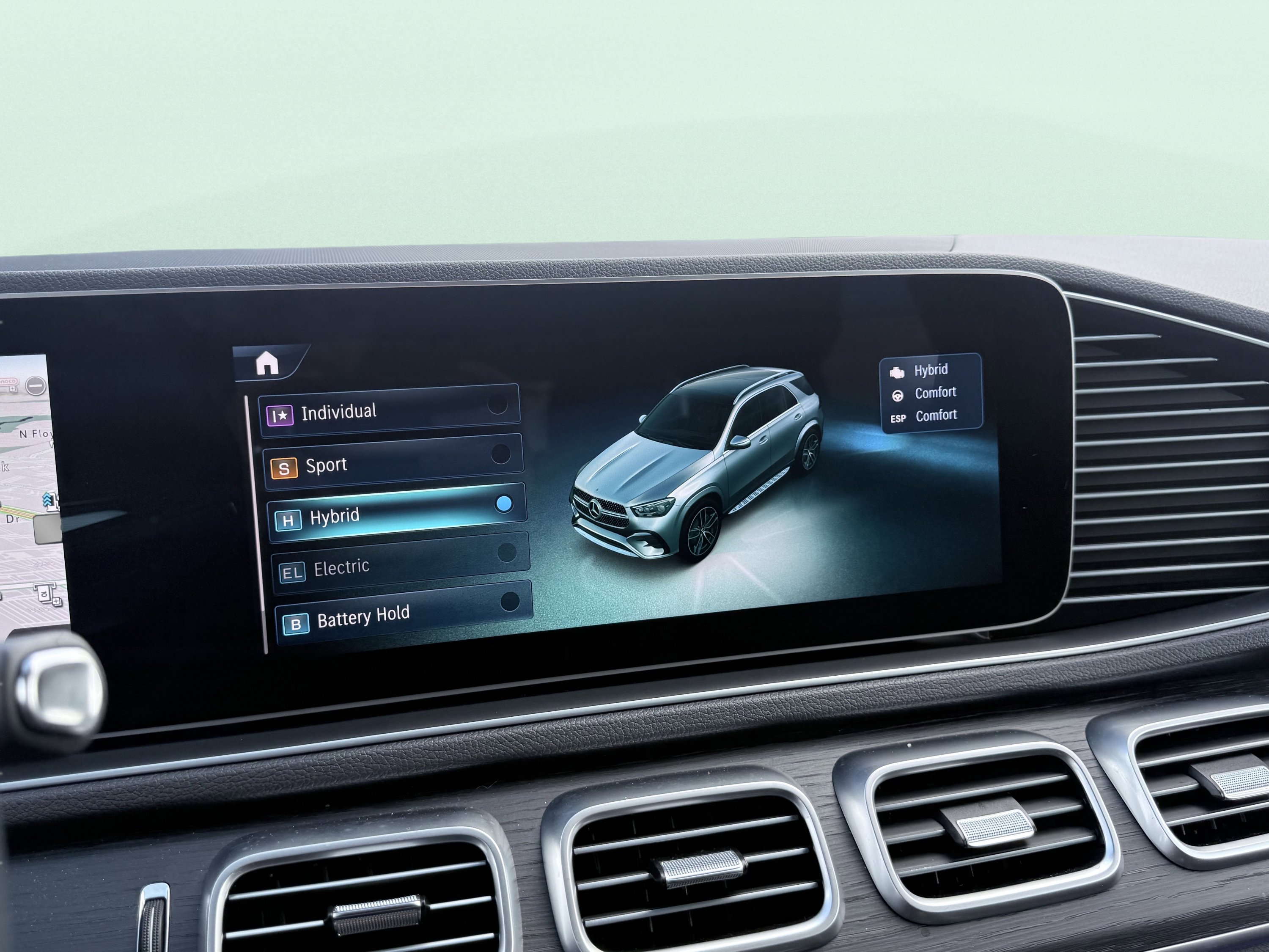 Used 2025 Mercedes-Benz GLE 450e 4MATIC w/ AMG Line Exterior image 67