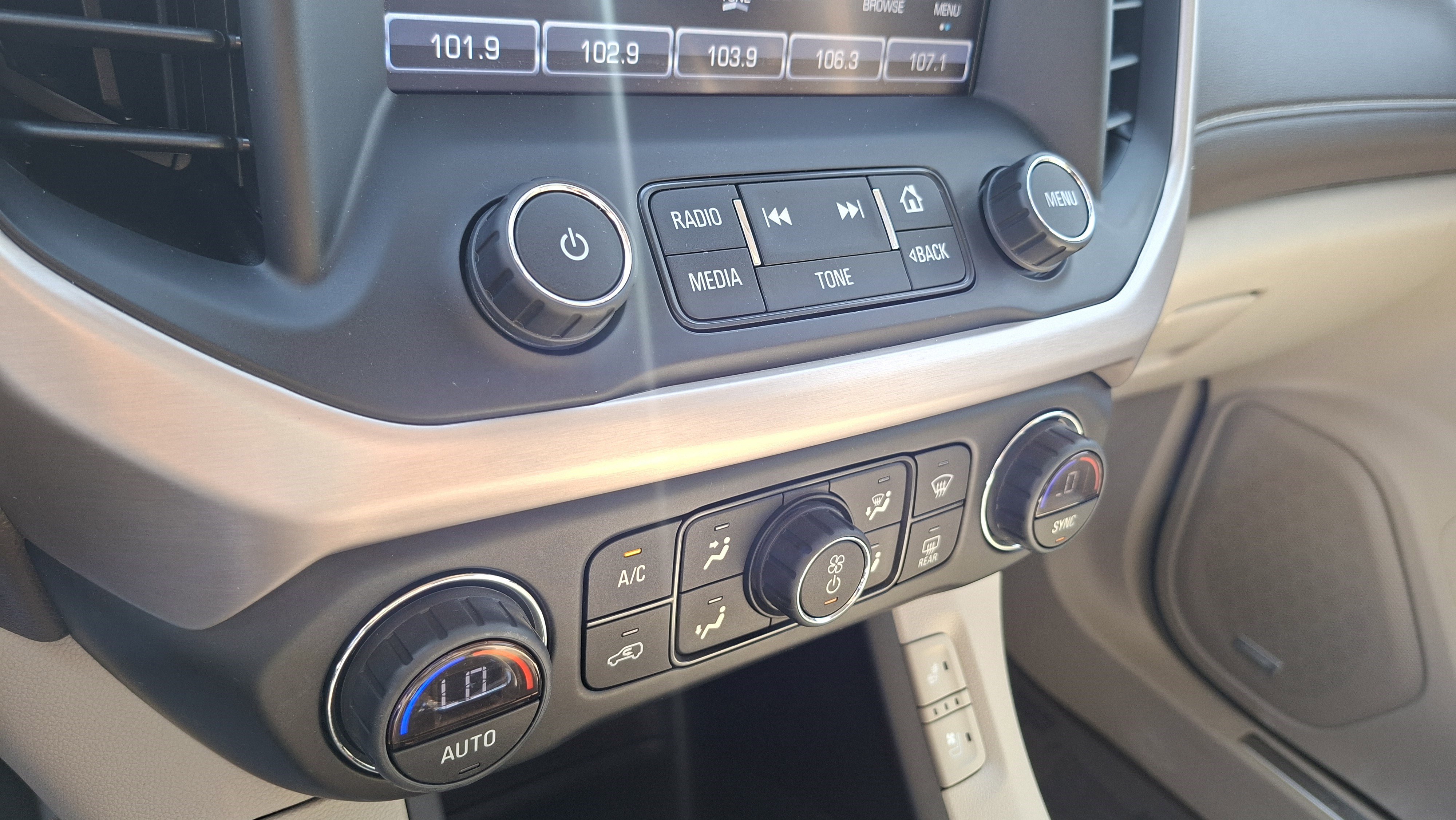 Used 2019 GMC Acadia Denali w/ Technology Package FWD image 15