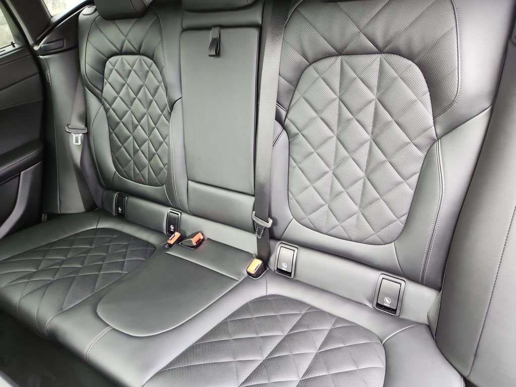 Used 2025 BMW X6 xDrive40i w/ Executive Package image 26