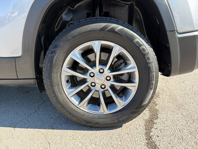 Used 2019 Jeep Cherokee Latitude Plus w/ Comfort/Convenience Group image 26