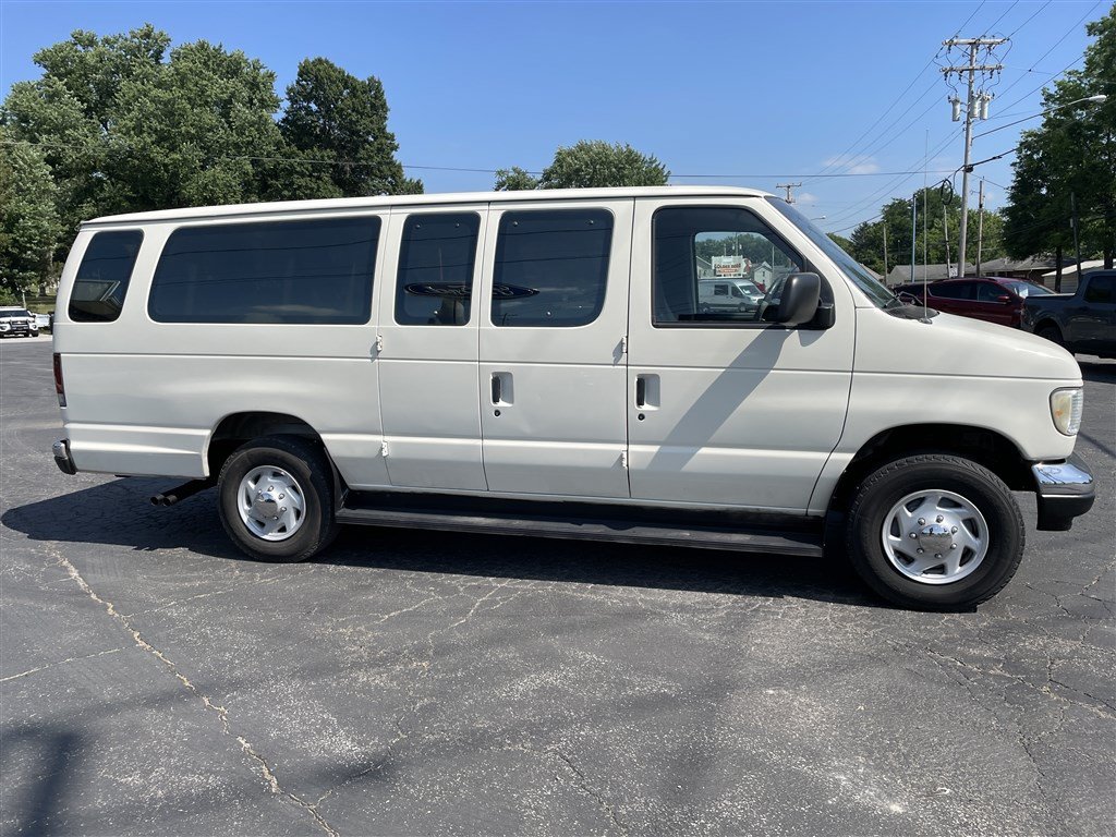 Used 1996 Ford E-350 and Econoline 350 Club Wagon RWD image 8
