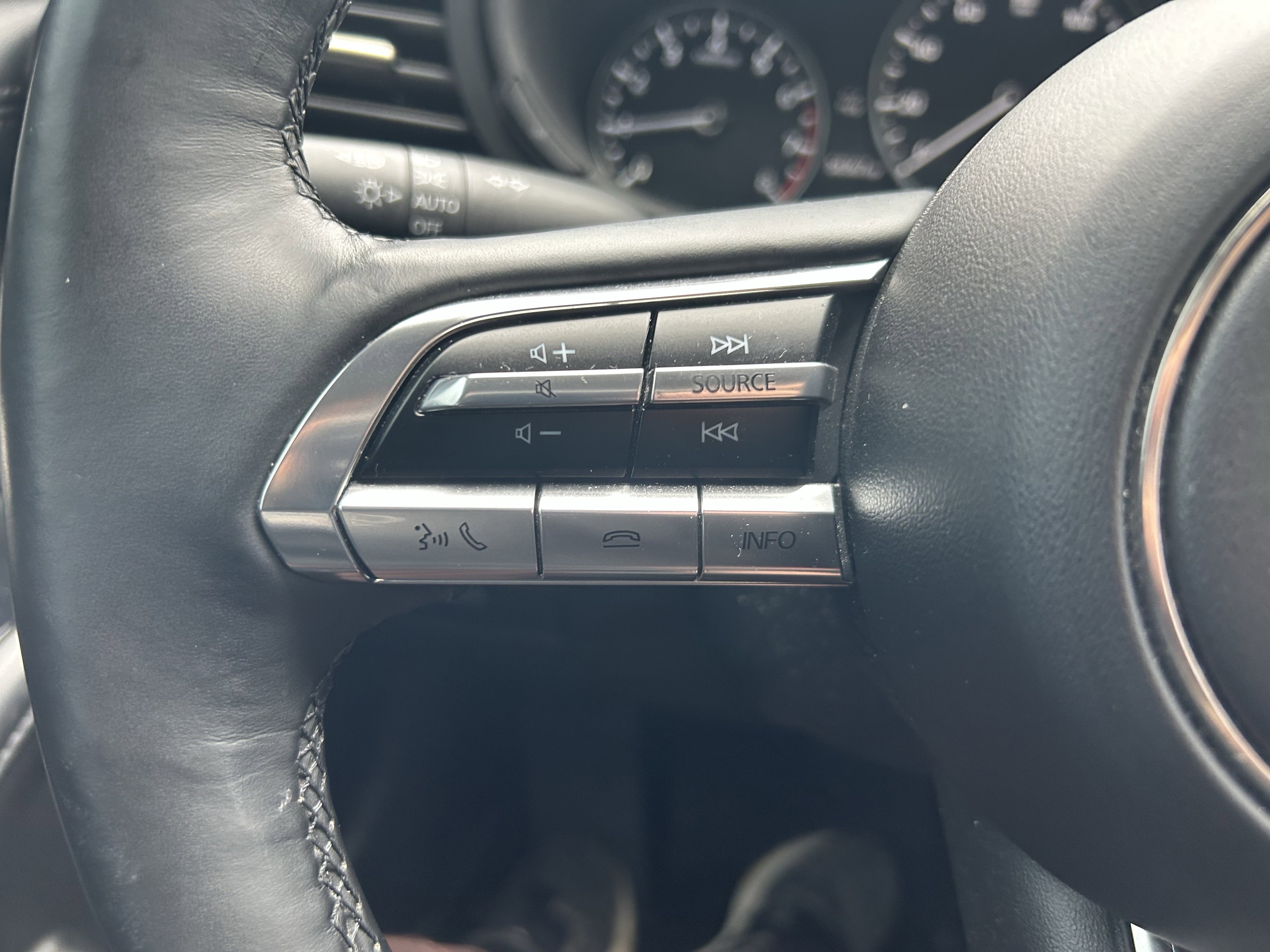 Used 2022 MAZDA MAZDA3 s image 19