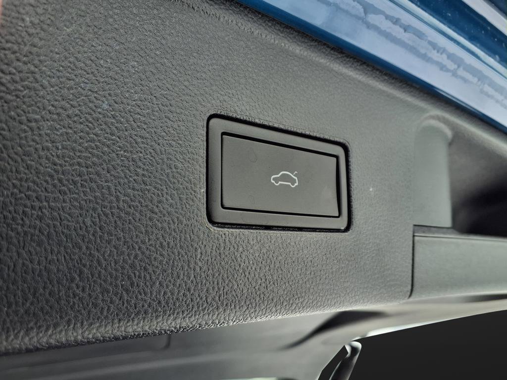 Used 2025 Volkswagen Atlas SEL Premium R-Line image 7