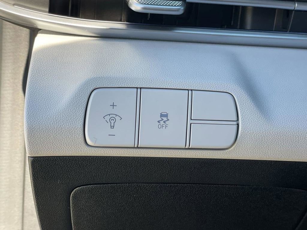 New 2026 Hyundai Elantra Limited image 31