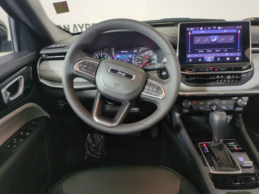 Used 2024 Jeep Compass Limited image 16