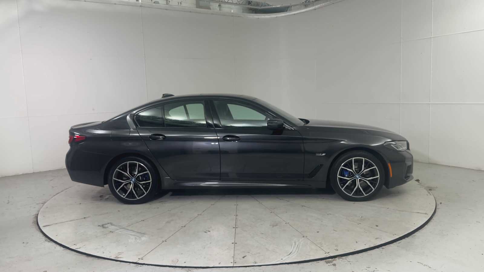 Used 2023 BMW 530e xDrive w/ Premium Package AWD/4WD image 9