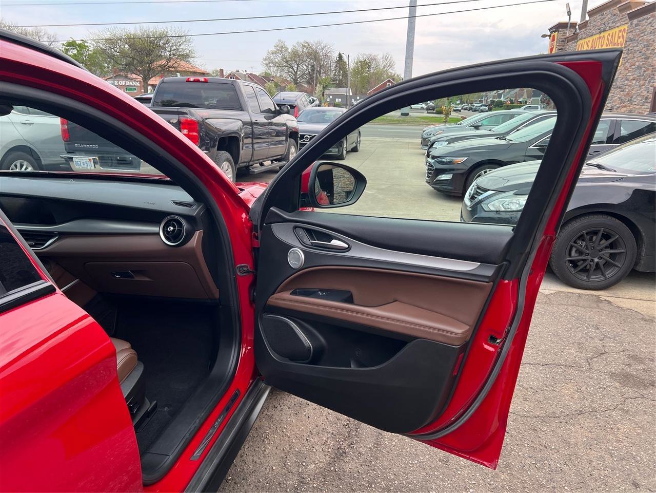 Used 2019 Alfa Romeo Stelvio Ti Sport w/ Quick Order Package 22S Sport AWD/4WD image 34