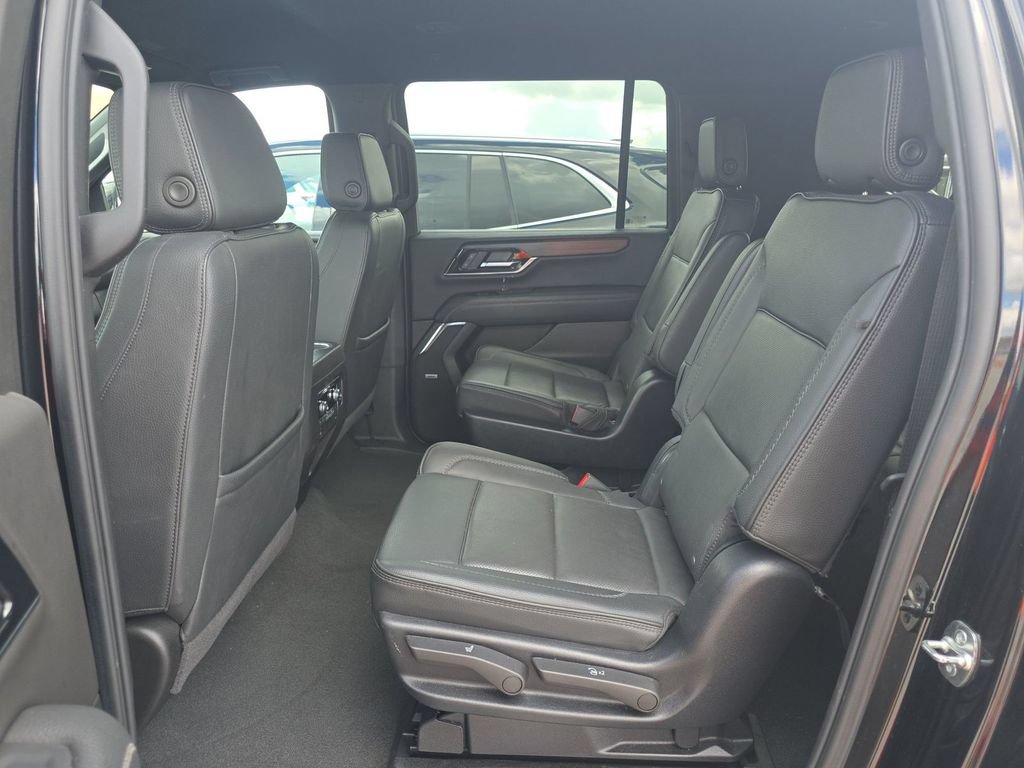 Used 2025 GMC Yukon XL Denali AWD/4WD image 9