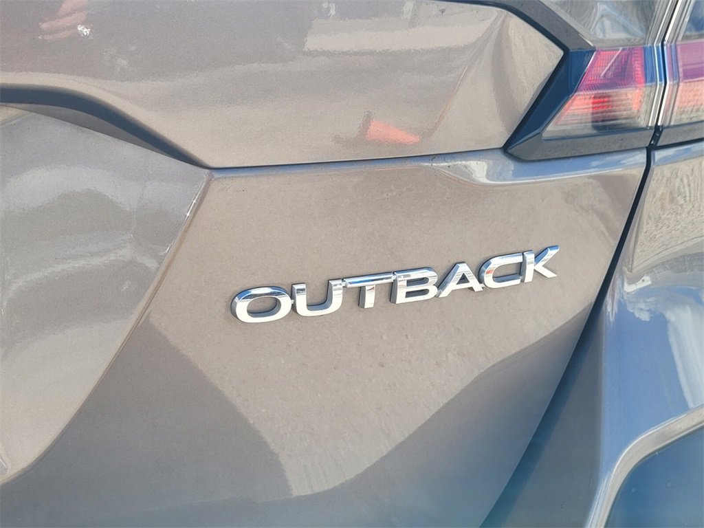 Used 2022 Subaru Outback Premium image 11