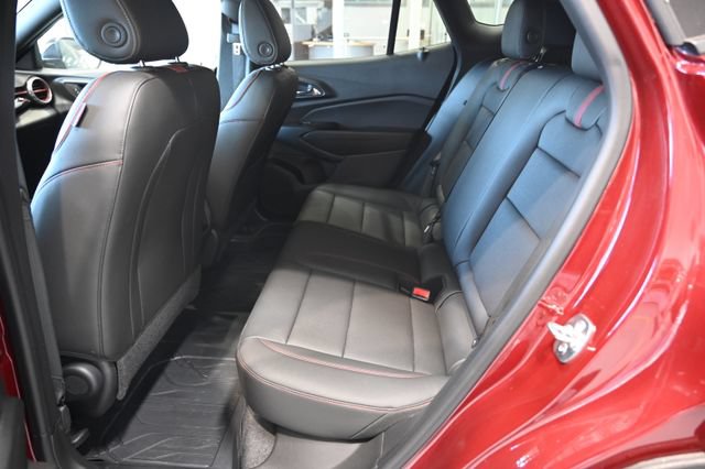 Used 2025 Chevrolet Trax RS w/ Sunroof Package FWD image 11