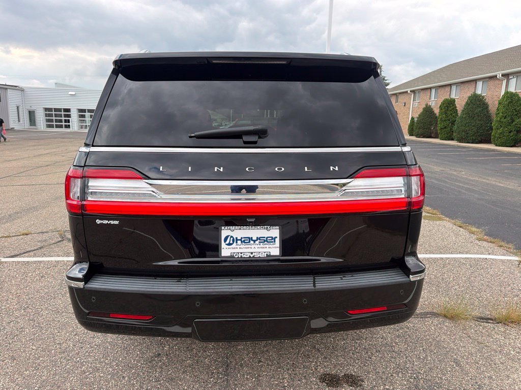 Used 2021 Lincoln Navigator Reserve AWD/4WD image 6
