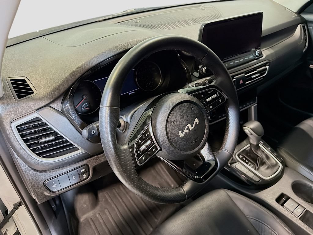 Used 2023 Kia Seltos SX w/ SX Sunroof Package AWD/4WD image 11