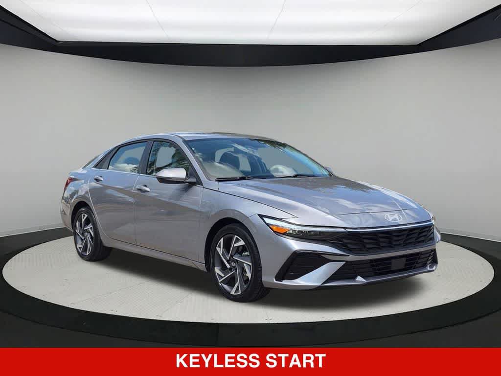 Used 2025 Hyundai Elantra Limited FWD image 8