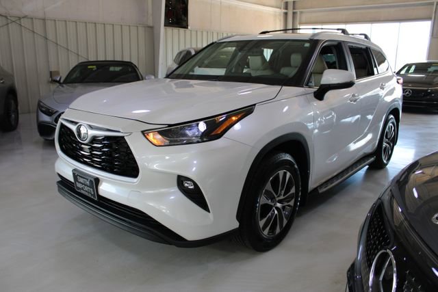 Used 2023 Toyota Highlander XLE image 40